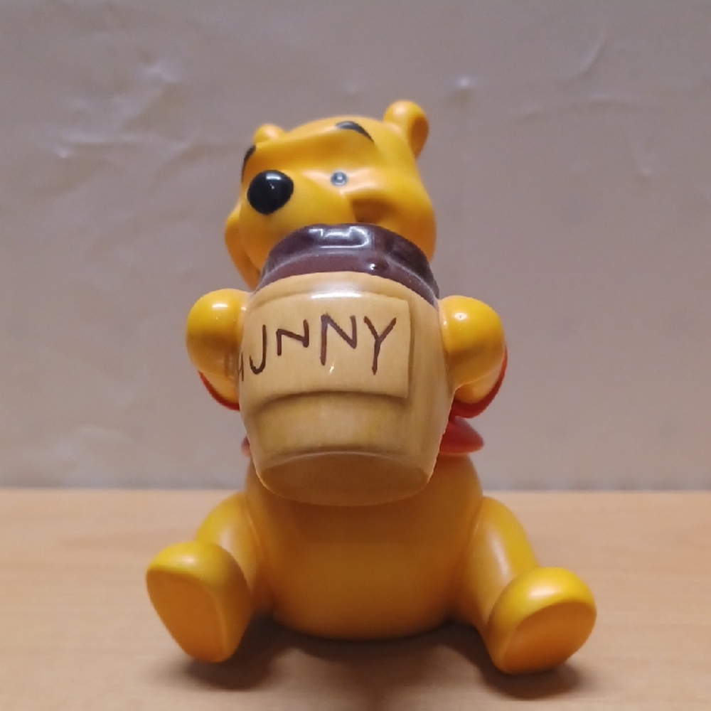 Vintage Disney Winnie The Pooh Collectors Society Figurine